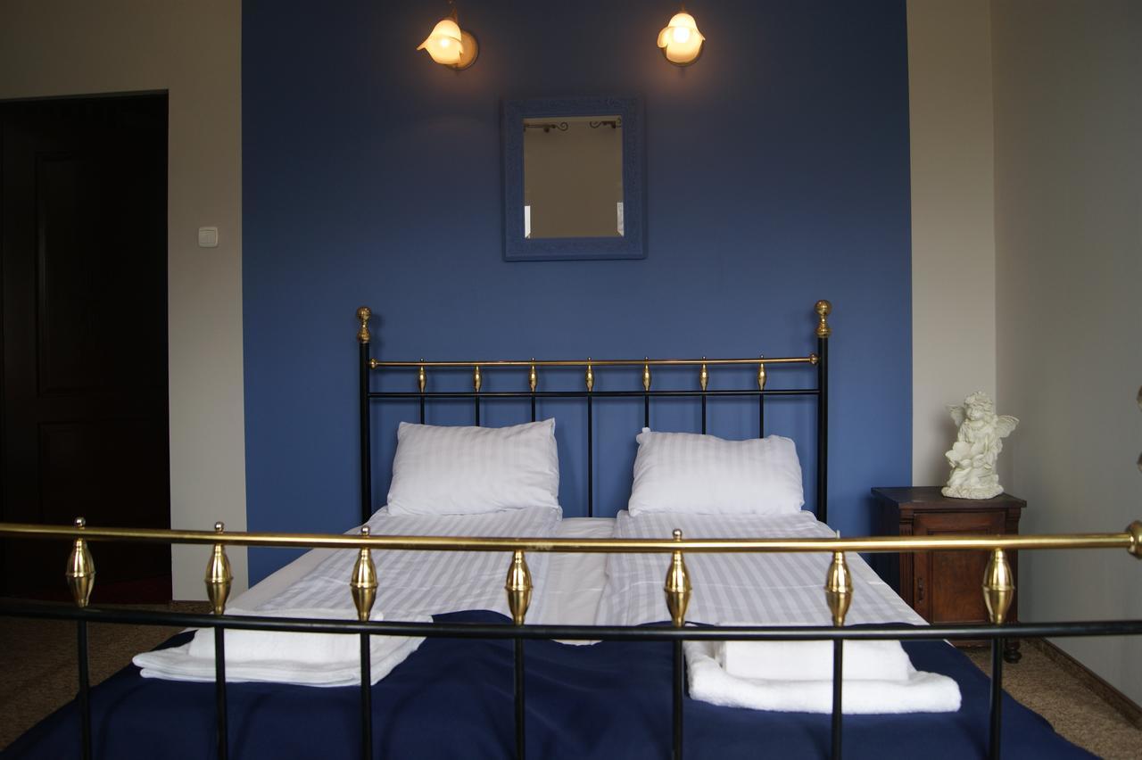Hotel Ksiezycowy Dworek 케트르진 객실 사진
