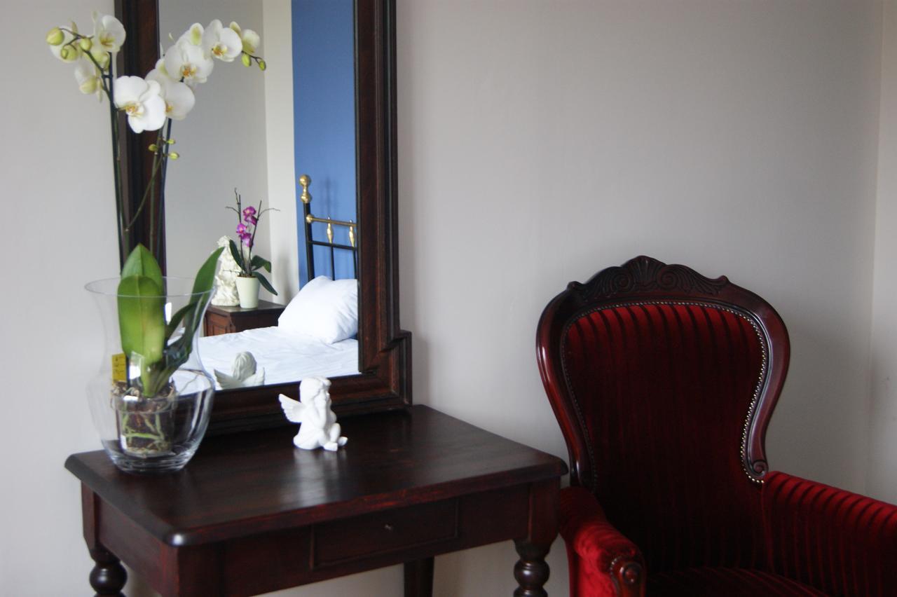 Hotel Ksiezycowy Dworek 케트르진 객실 사진