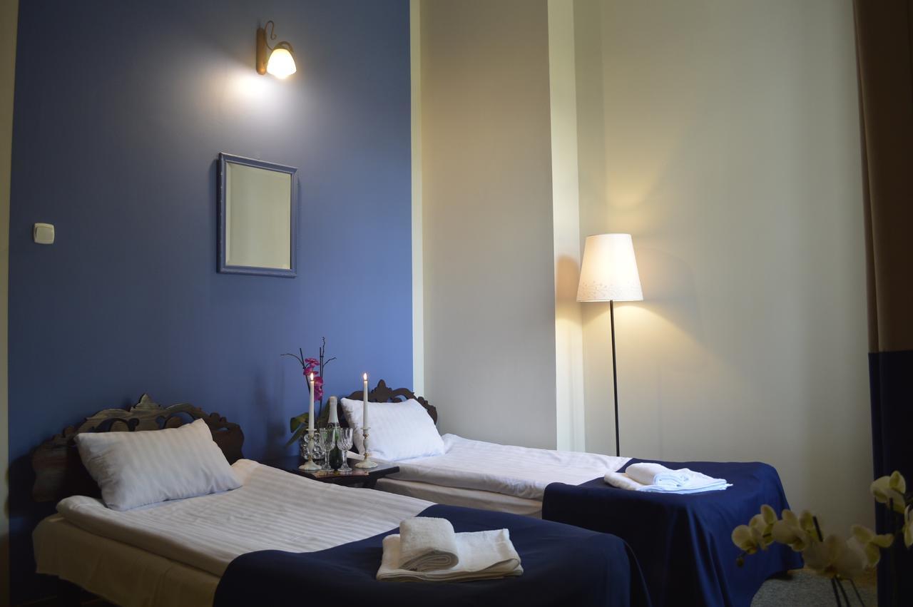 Hotel Ksiezycowy Dworek 케트르진 객실 사진
