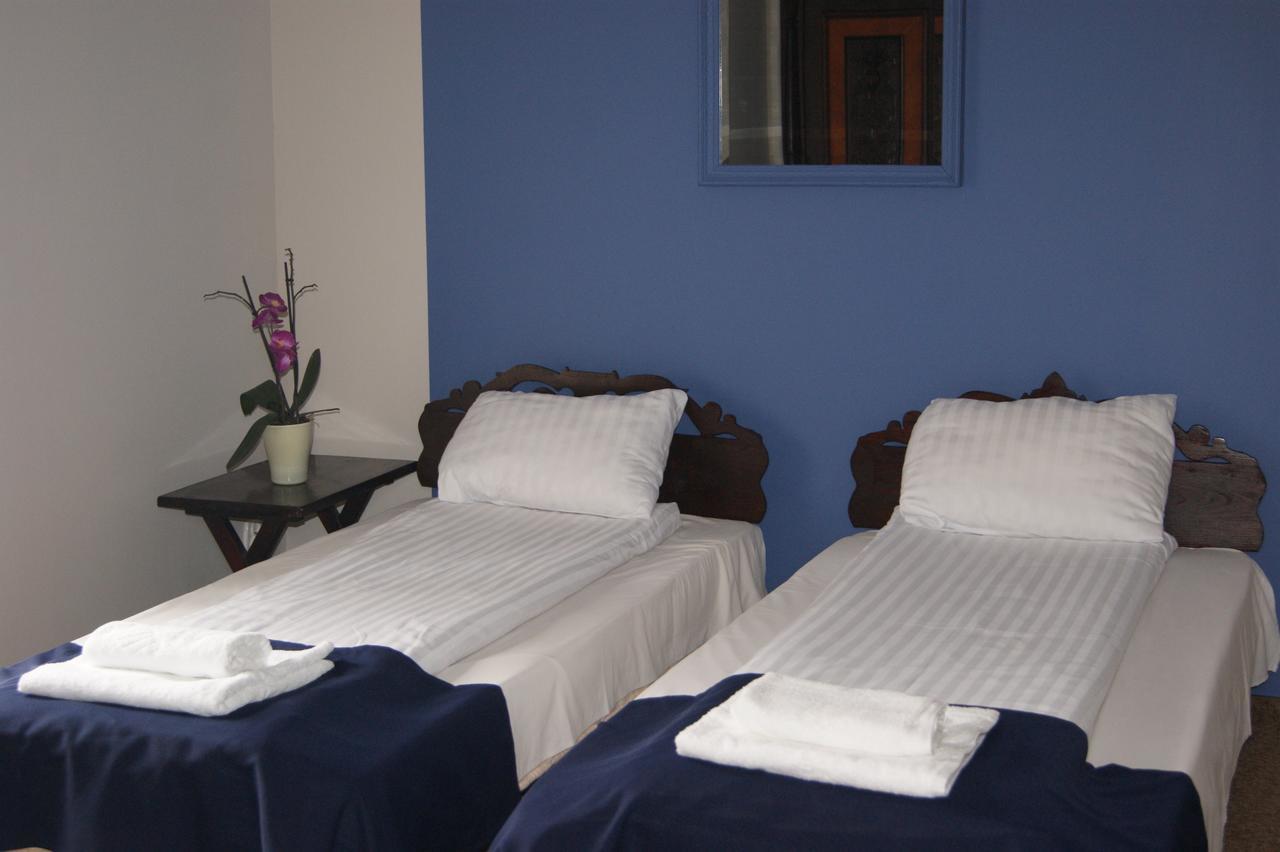 Hotel Ksiezycowy Dworek 케트르진 객실 사진
